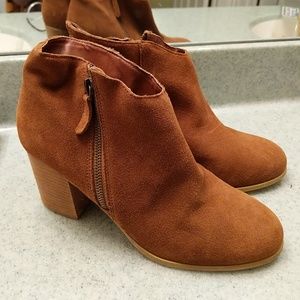 New Free People (ecote) cowsuede heeled booties!